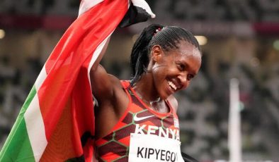 1500 metre yarışını Kenyalı Kipyegon olimpiyat rekoru kırarak kazandı