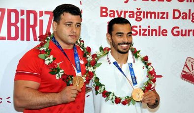 Ulusal atletler Ferhat Arıcan ve İstek Kayaalp, Türkiye’de
