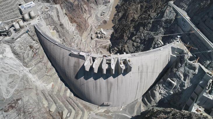 Türkiye’nin en yüksek barajı gelecek ay su tutacak