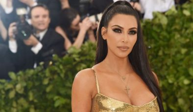 Canlı yayında inanılmaz kaza! Sadece sütyen giyen Kim Kardashian’ın göğüs uçları açıldı