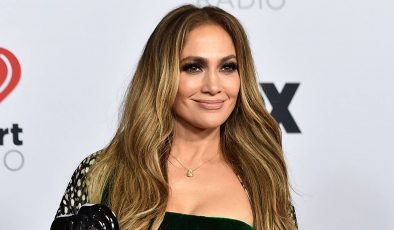 Dünyaca ünlü şarkıcı Jennifer Lopez, küvetteki pozlarını paylaştı